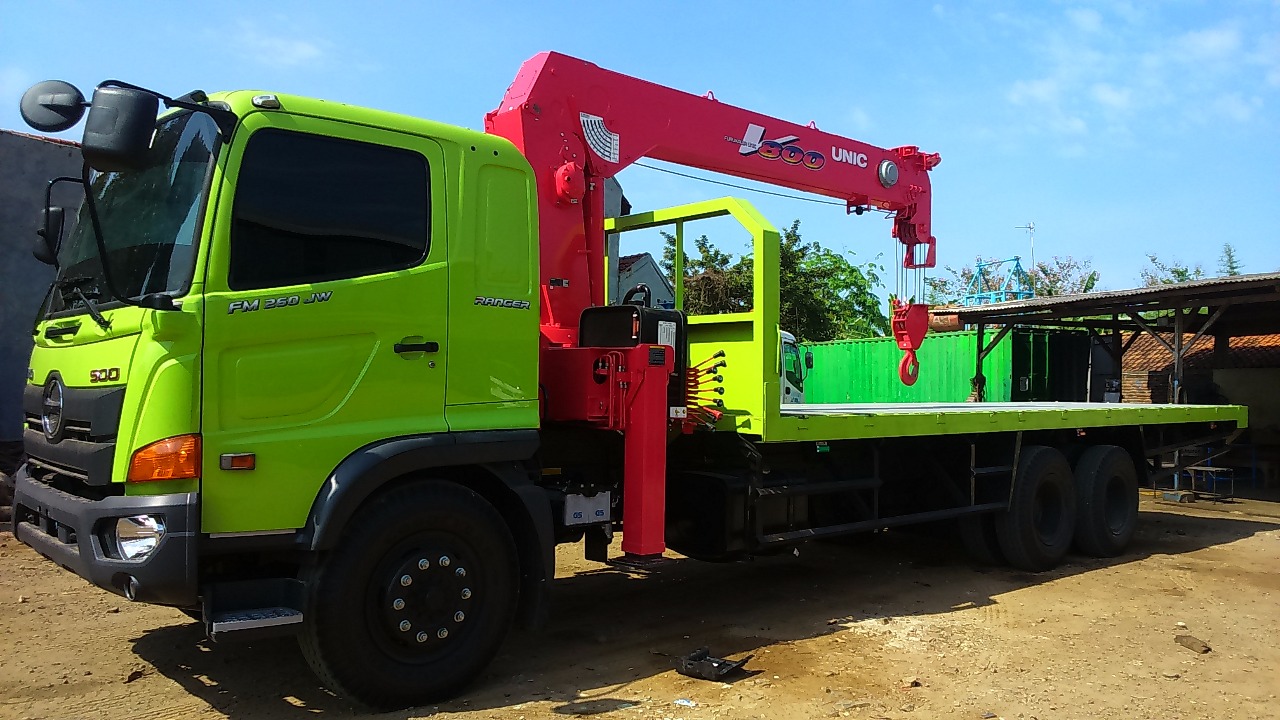 UNIC CRANE